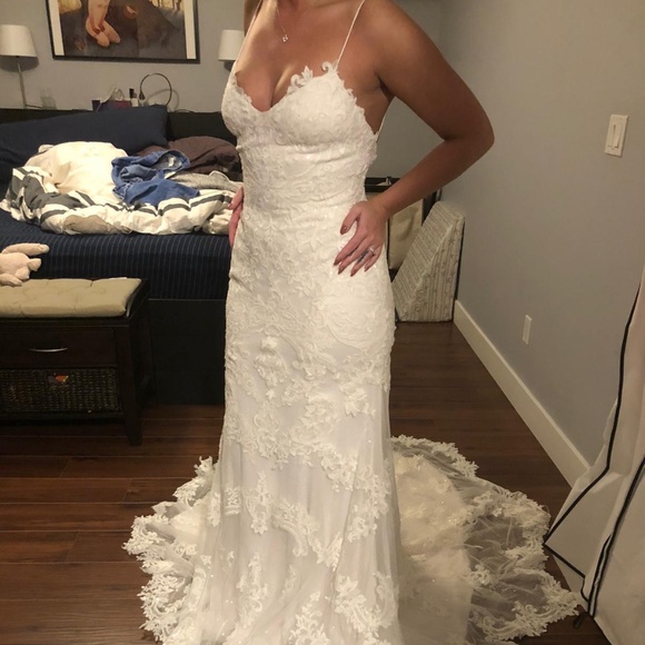 Wedding dress - Picture 1 of 4